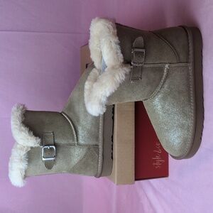 Style & Co Tiny 2 Gold Shimmer Genuine Suede Upper Winter Boots size 6